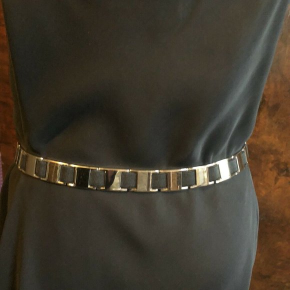 Aimee Lynn Black and Silver Stretchable Belt Size Medium PREOWNED - Picture 3 of 5